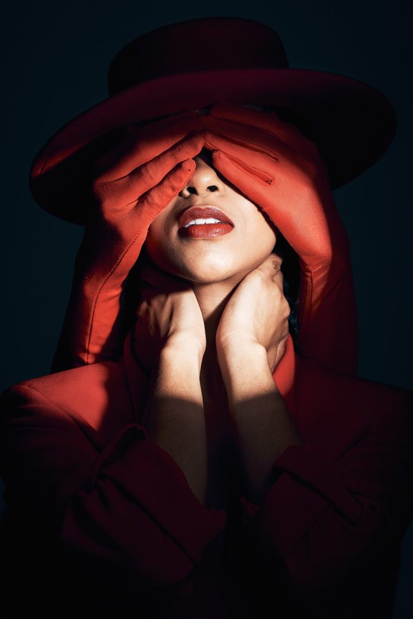 How to find a UK cruise that offers immersive murder mystery dinners onboard?