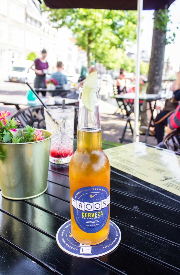 How can tourists find low-cost craft beer tasting events in Leeds?