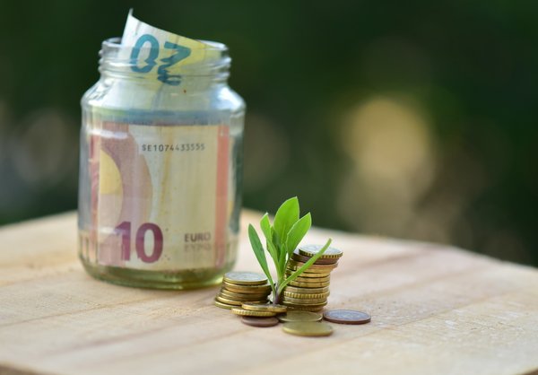 How can one save money on ferry travel to the Isle of Wight?