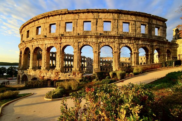 What historical insights can you gain from visiting the Churchill War Rooms?